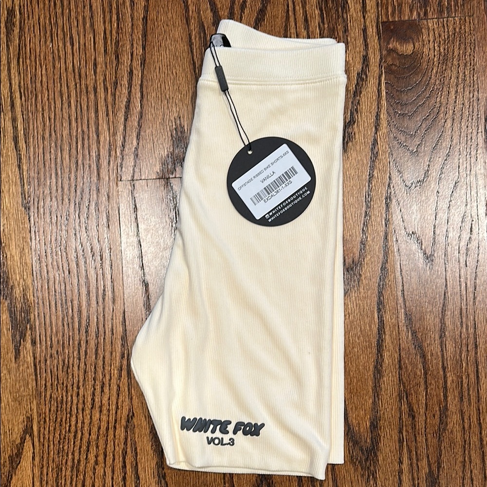 White Fox Cream Stretch Shorts NWT